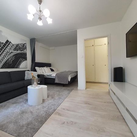 Close To The Metro And The Beach!!! With A View Of The Scandinavian Forest Stockholm Eksteriør billede
